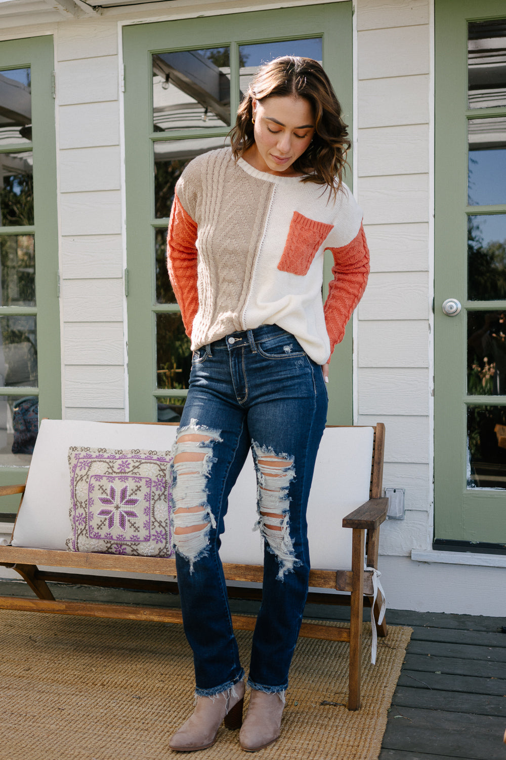 Lisse Mid Rise Ripped Straight Fit Jeans