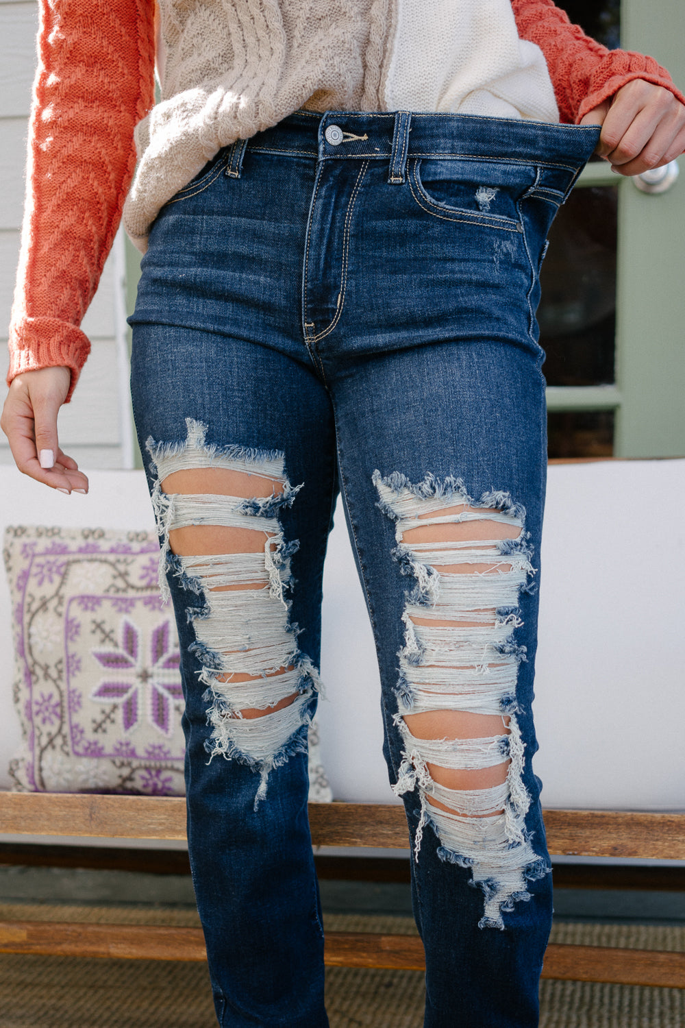 Lisse Mid Rise Ripped Straight Fit Jeans - Image 5
