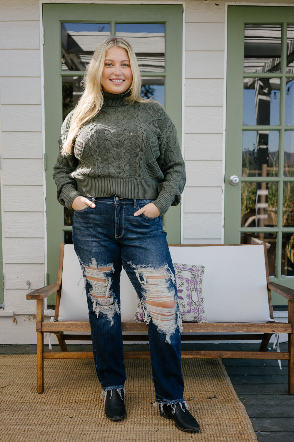 Lisse Mid Rise Ripped Straight Fit Jeans – PLUS