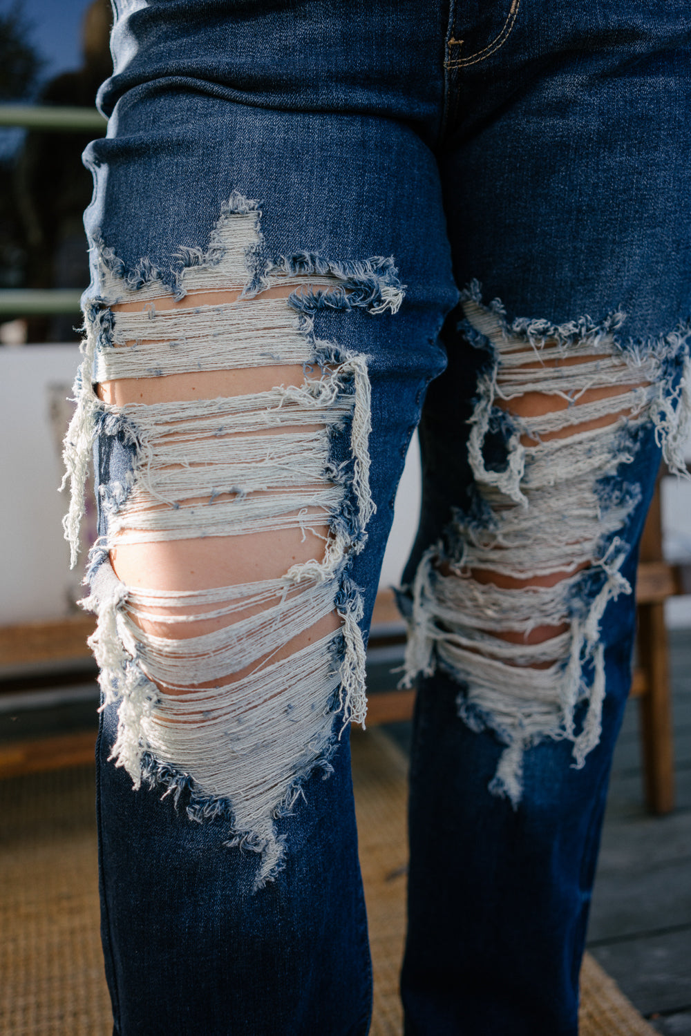 Lisse Mid Rise Ripped Straight Fit Jeans - PLUS - Image 8