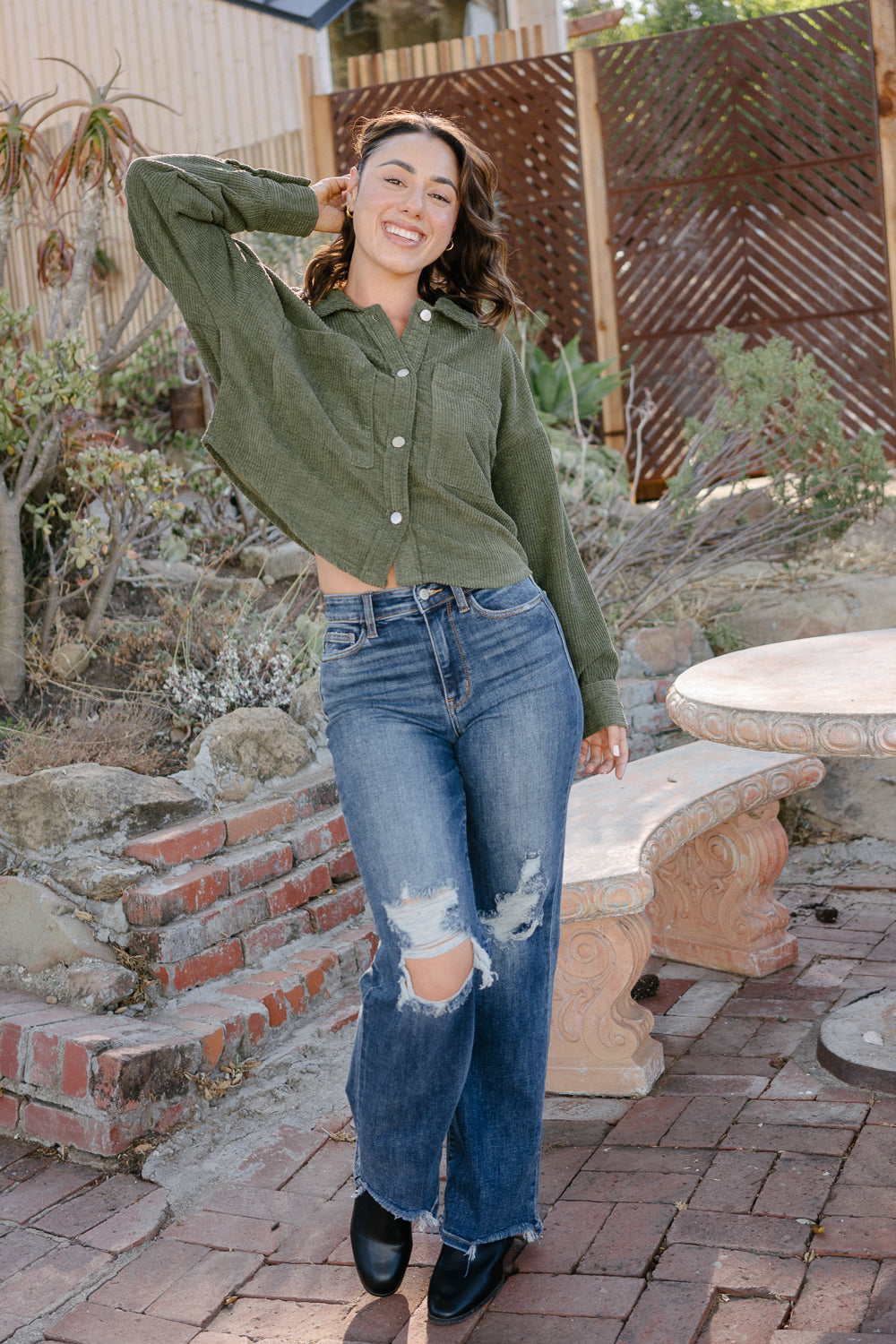 Maddie High Rise 90’s Distressed Knee Straight Fit