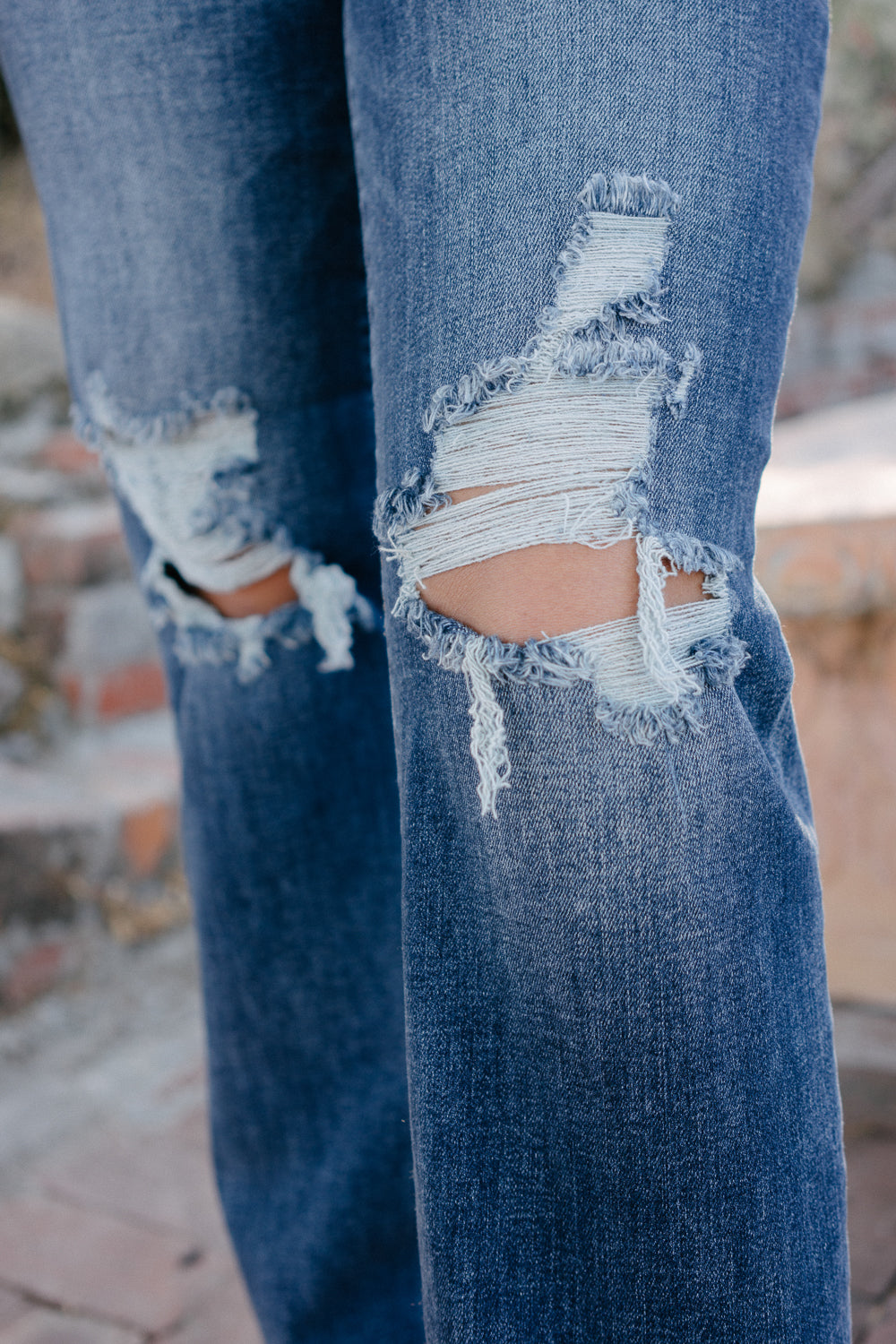 Maddie High Rise 90's Distressed Knee Straight Fit - Image 9