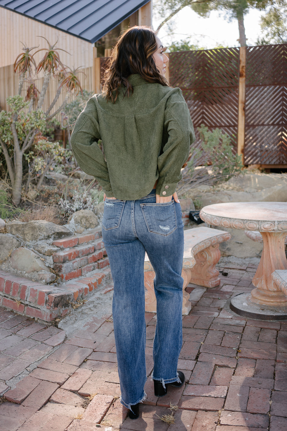 Maddie High Rise 90's Distressed Knee Straight Fit - Image 5