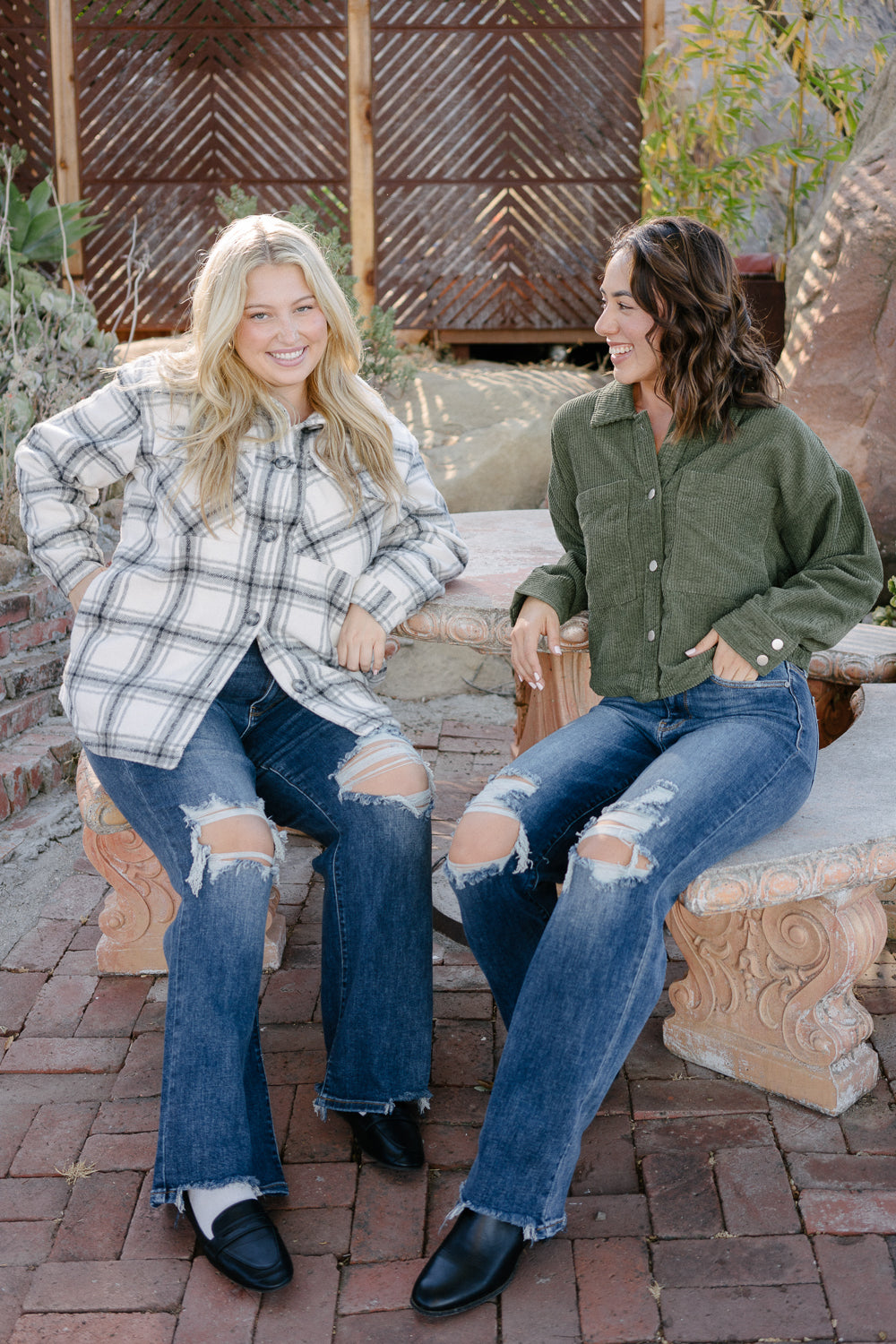 Maddie High Rise 90's Distressed Knee Straight Fit - Image 6