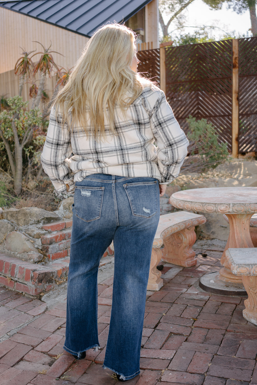 Maddie High Rise 90's Distressed Knee Straight Fit - PLUS - Image 3