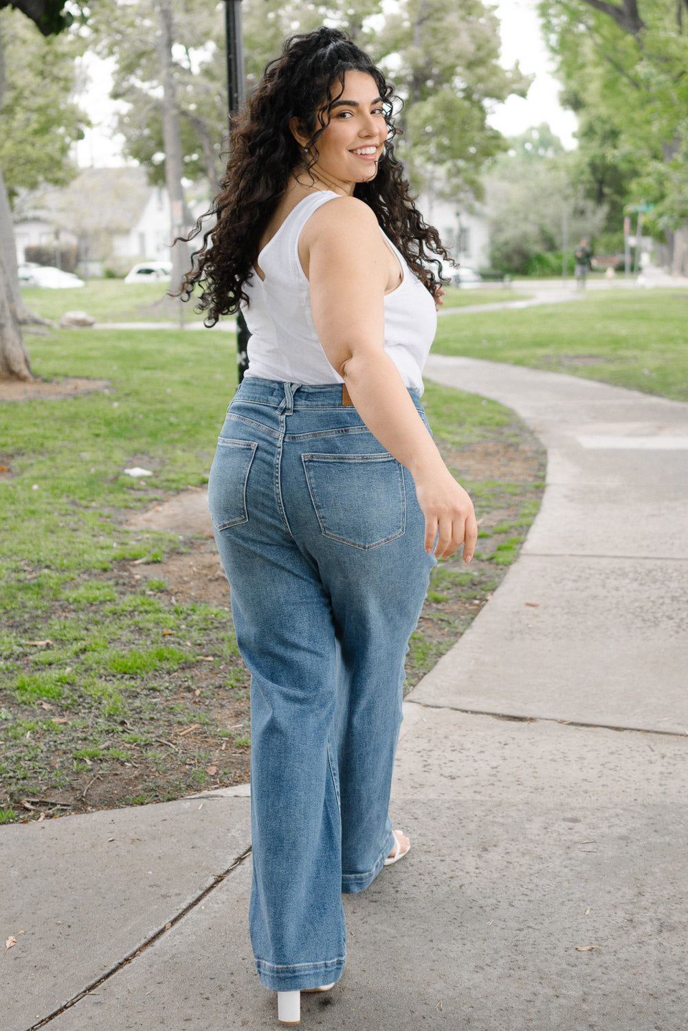 Eliza High Rise Wide Legs with Starry Flair - PLUS - Image 3